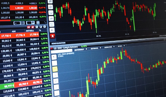 Тайфун "Коину" вынудил Гонконгскую фондовую биржу отменить утренние торги