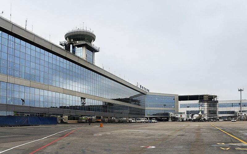 В трех аэропортах Москвы отменили и задержали 17 рейсов