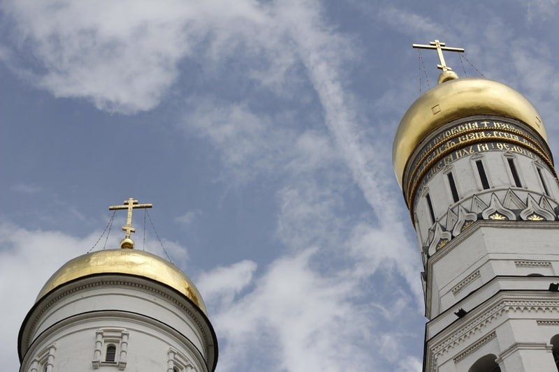 "МК" выяснил, какое будущее ждет священника Кураева, уехавшего в Прагу